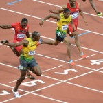 usain-bolt-cruza-a-linha-de-chegada-para-se-tornar-bicampeao-olimpico-dos-100-m-rasos-1344201205074_615x470