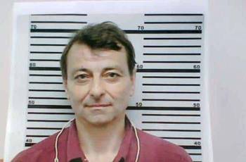 Cada pais tem o Berlusconi que merece – Cesare Battisti